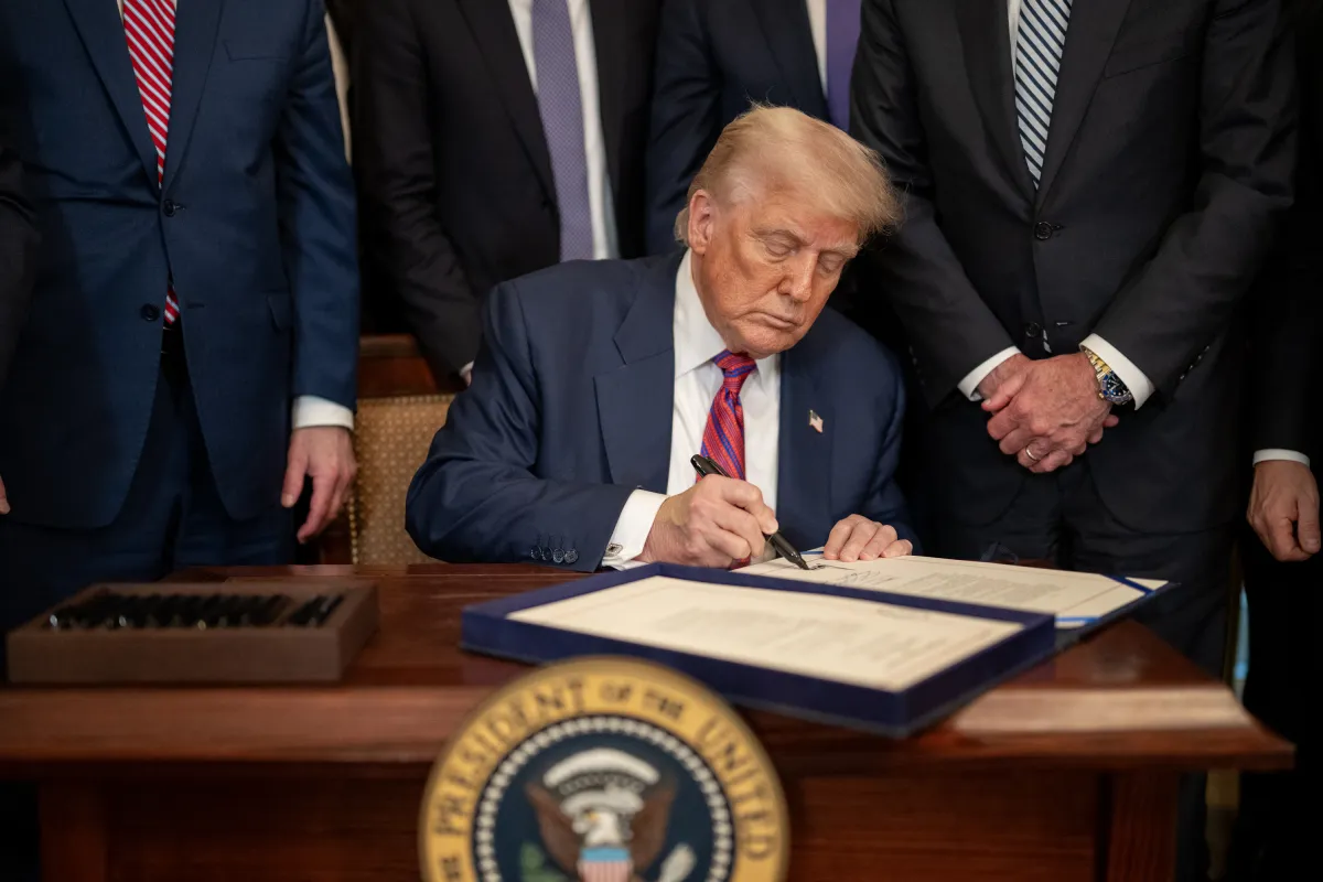 Trump firma il Genius Act